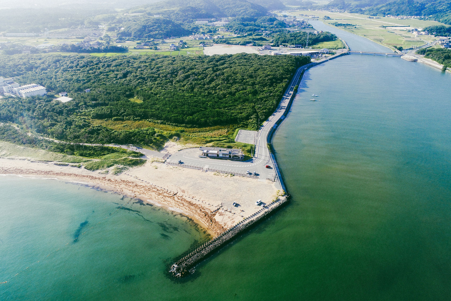 宗像の海岸線をドローンで空撮した美しい風景